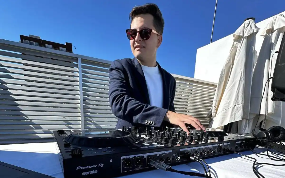 Dj profesional, sonido e iluminación para bodas